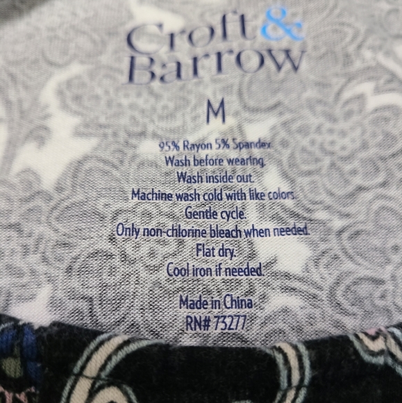 Croft and Barrow Woman's Short Sleeve Blouse, Size: Medium Color: Black - Picture 10 of 14